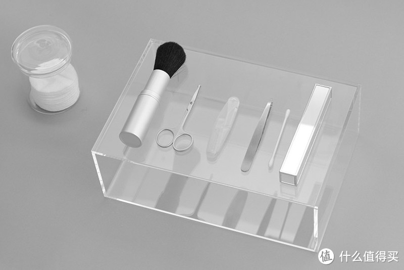 荷兰设计室 COOL ENOUGH STUDIO 推出条形折叠化妆镜 THE MIRROR
