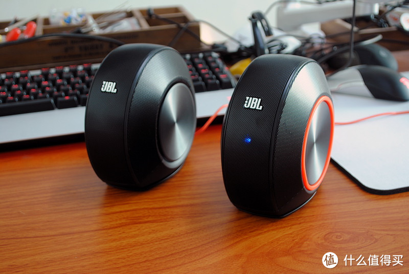 USB也有闷骚的低音：JBL PEBBLES 音乐蜗牛 立体声音箱