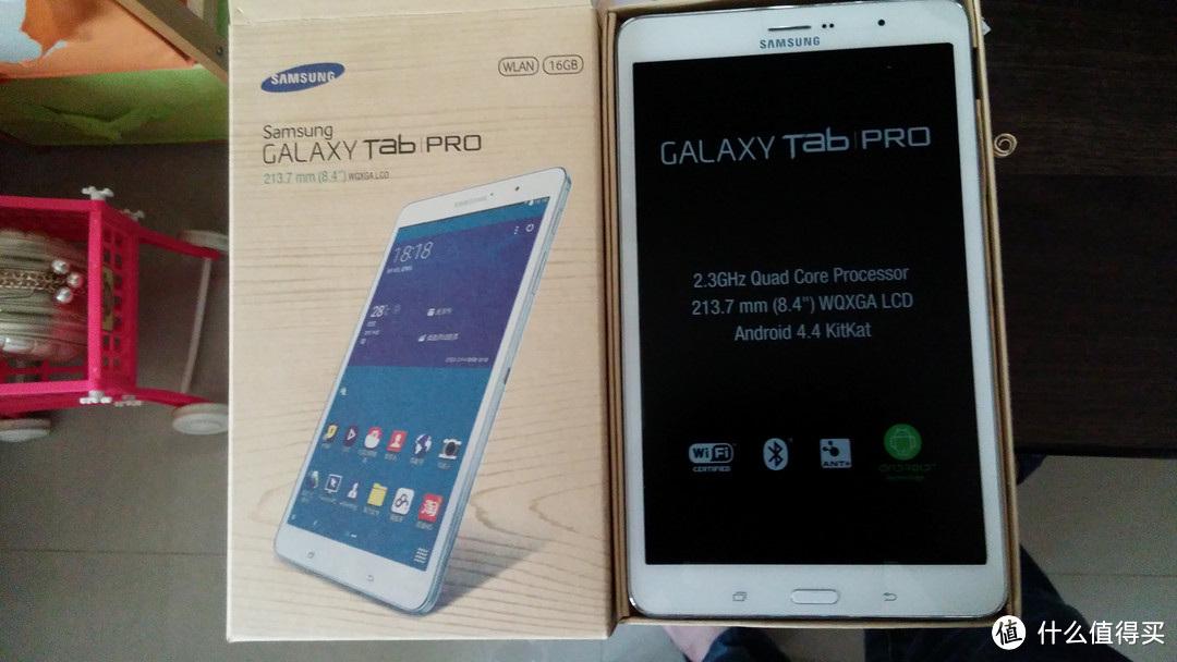 老婆送给我的生日礼物：SAMSUNG 三星 Galaxy Tab Pro 8.4 平板电脑，真人出镜