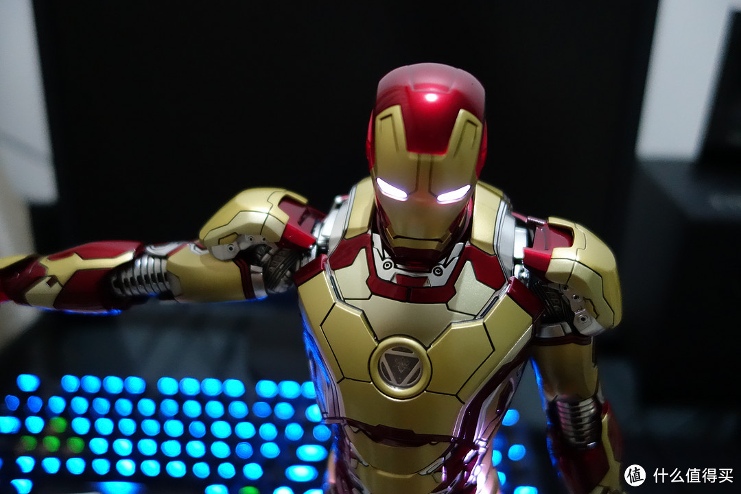 超级英雄中的土豪：HotToys HT 1/6 压铸合金 钢铁侠3 MK42 Iron Man