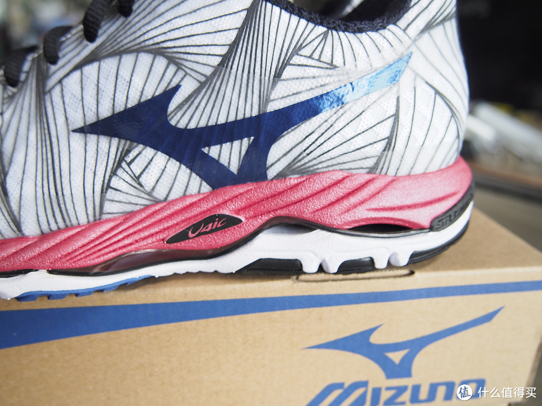 ASICS 亚瑟士 GEL-NIMBUS 16 & Mizuno 美津浓 WAVE PARADOX  的相遇，附加尺码对比