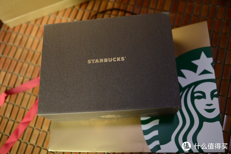 来自星星的月饼:STARBUCKS星巴克星奕系列月饼,附与希尔顿酒店荣誉客会广式月饼简略对比