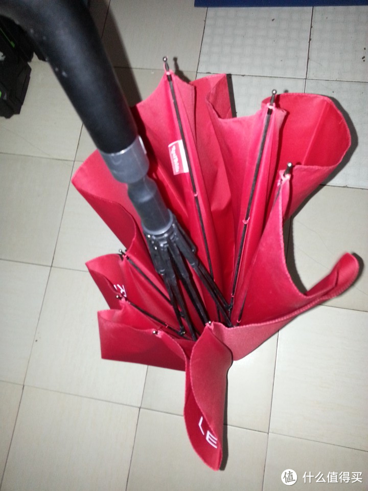 买了把奇葩的伞：RealBrella 锐乐 不对称设计长柄伞