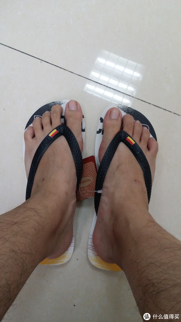 哈瓦那人字拖 (havaianas) 的色彩斑斓只是表象,鞋子要穿在脚上,然后