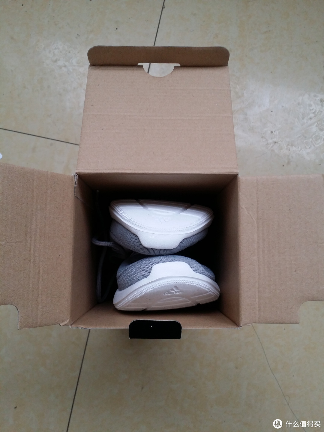 第一次在网上买鞋，献给了优购，adidas 阿迪达斯 男子PE系列跑步鞋 M29626