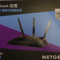 美国网件 夜鹰 R7000 路由器外观展示(适配器|天线|接口|散热孔|指示灯)