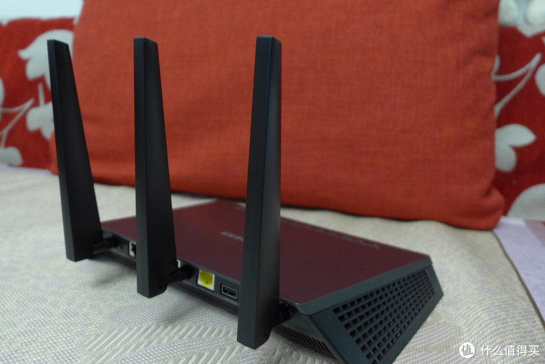 粗大硬的速率怪兽：Netgear 网件 R7000 Nighthawk AC1900 无线路由器