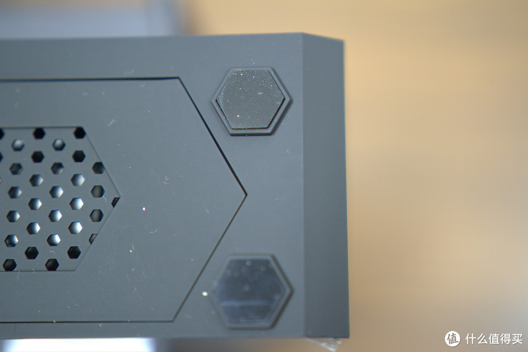 黑胶音质的迷你小黑盒：Sounder 声德 蜂巢2S+ 蓝牙音箱