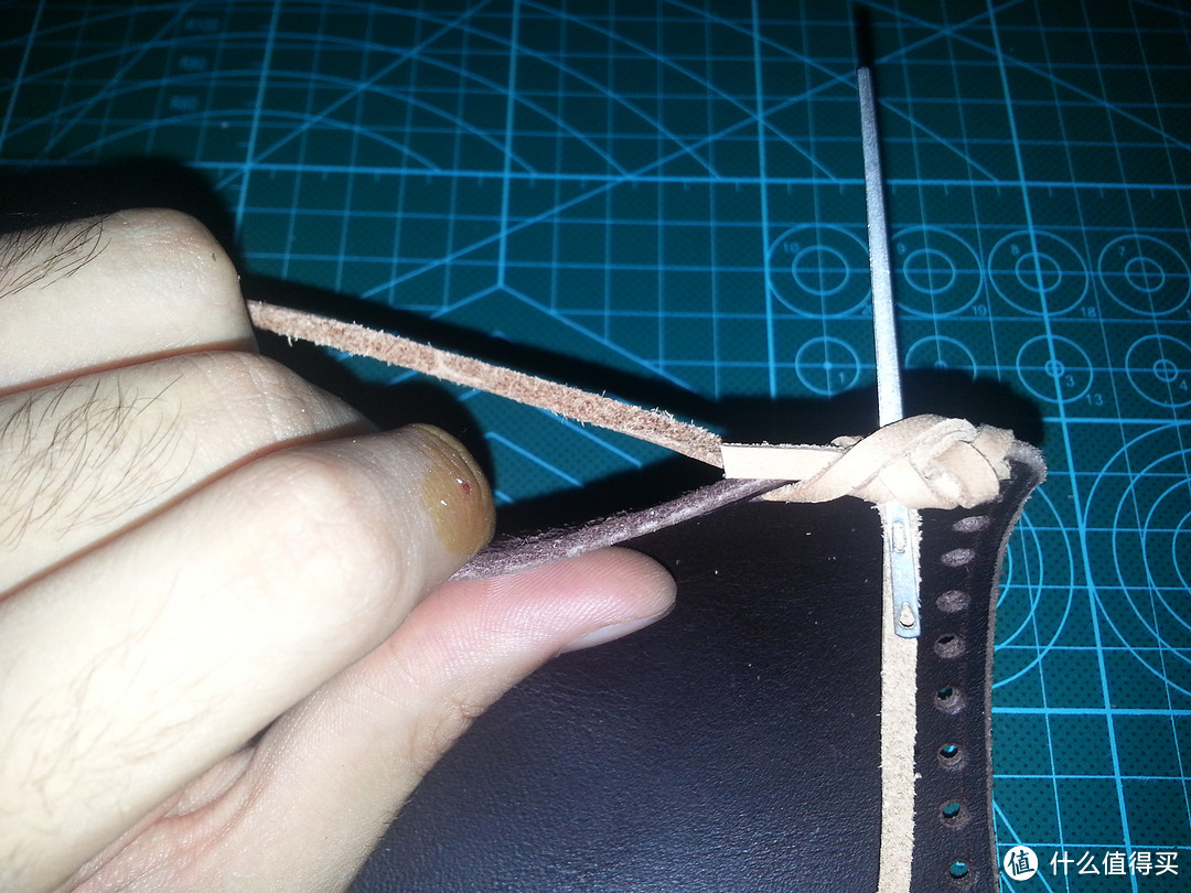 瞬间提升整体感：DIY 皮绳编织装饰 皮质鼠标垫