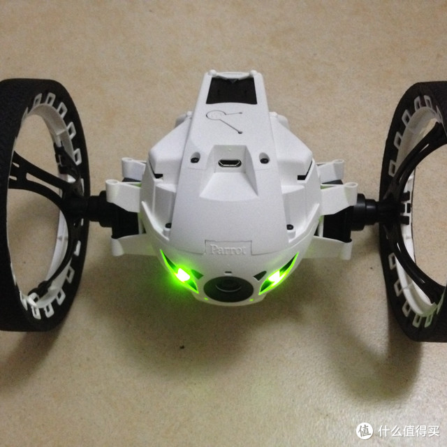 新玩具：Parrot MiniDrones Jumping Sumo 机械人