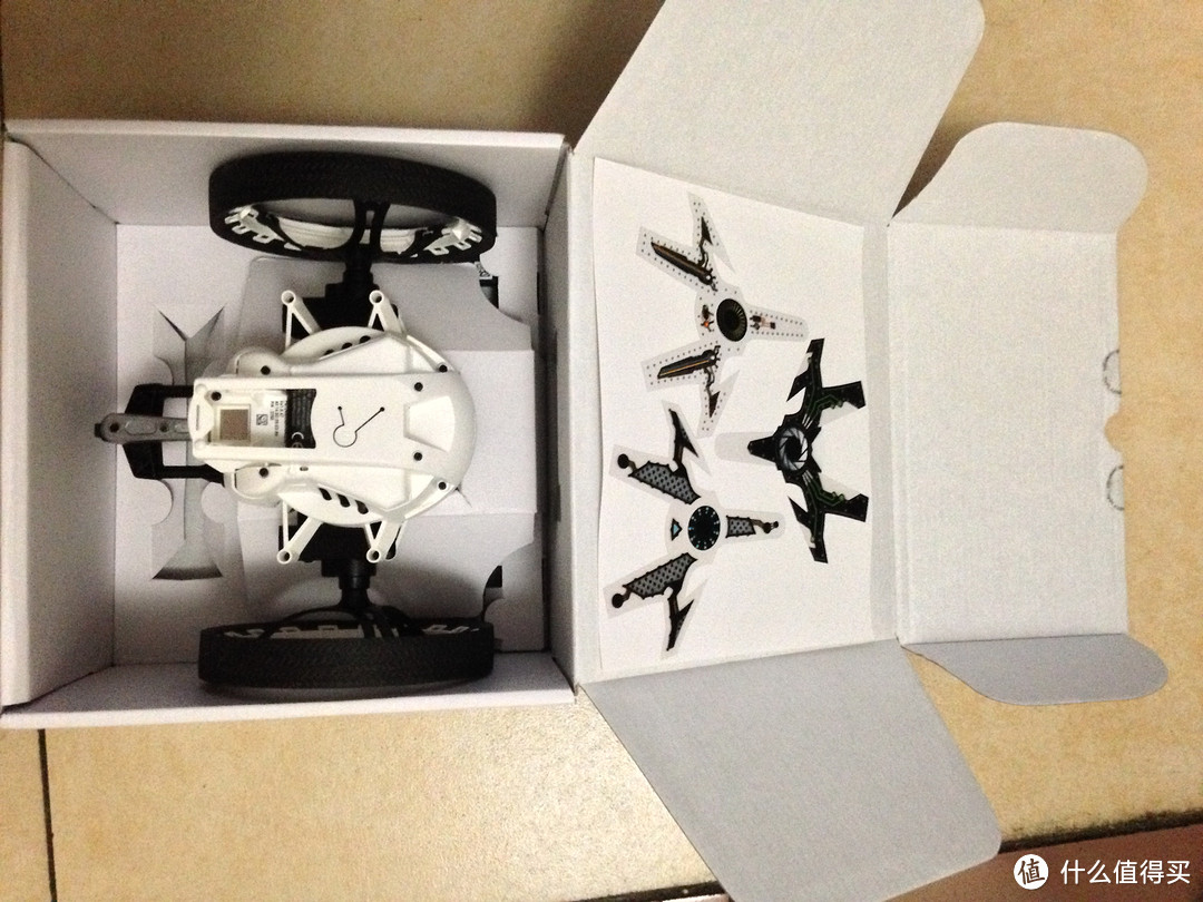 新玩具：Parrot MiniDrones Jumping Sumo 机械人