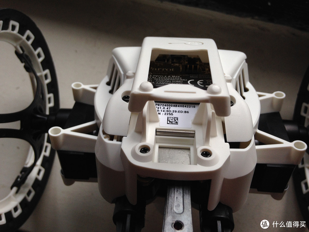 新玩具：Parrot MiniDrones Jumping Sumo 机械人