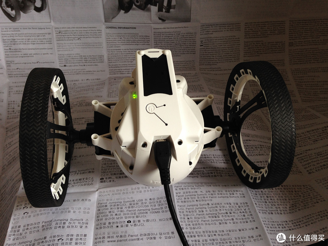 新玩具：Parrot MiniDrones Jumping Sumo 机械人