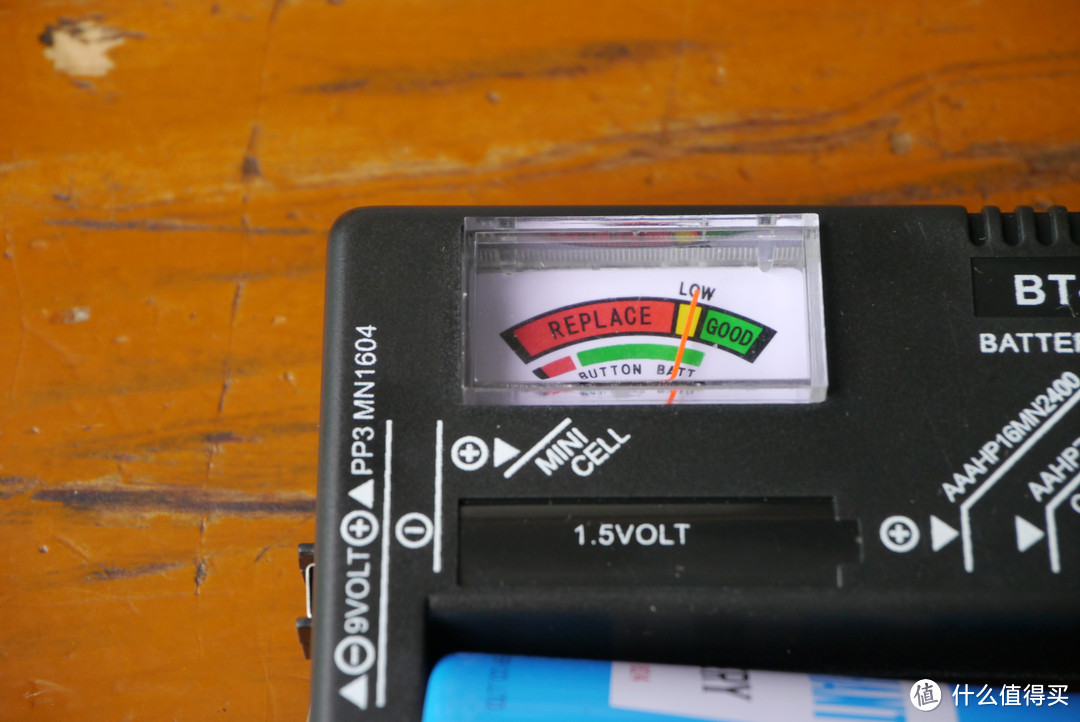 给家里的电池好好的分分类：电池电量测量仪