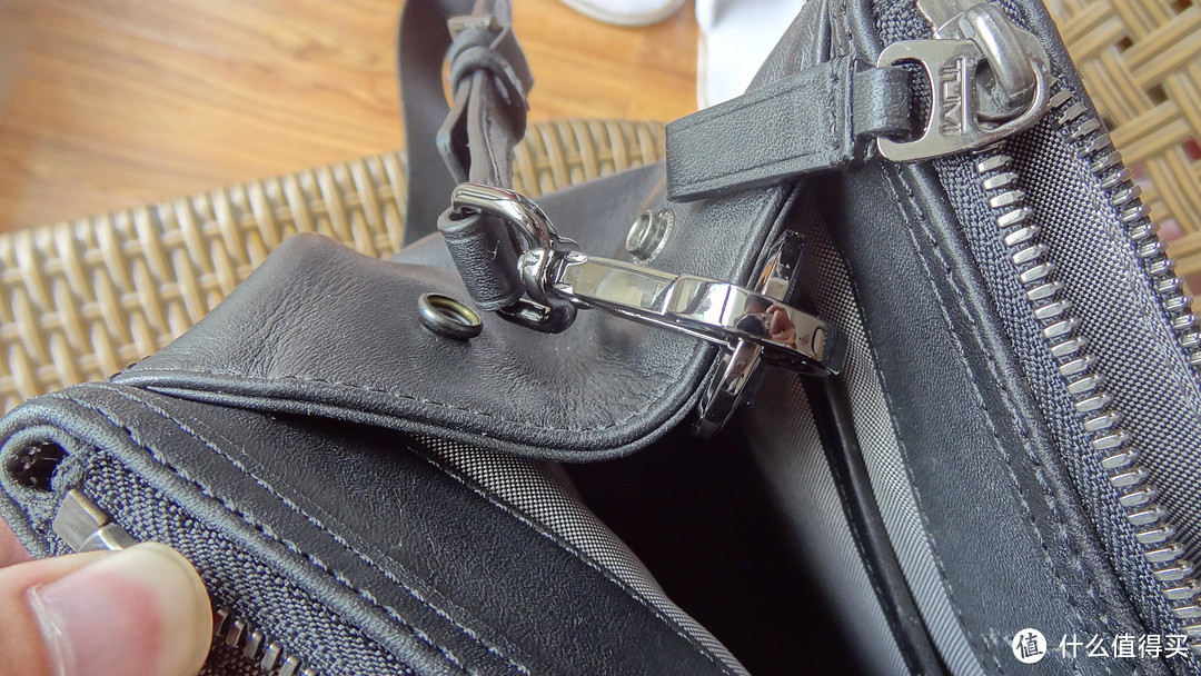最近入手的Tumi的手提包、手包、钥匙环