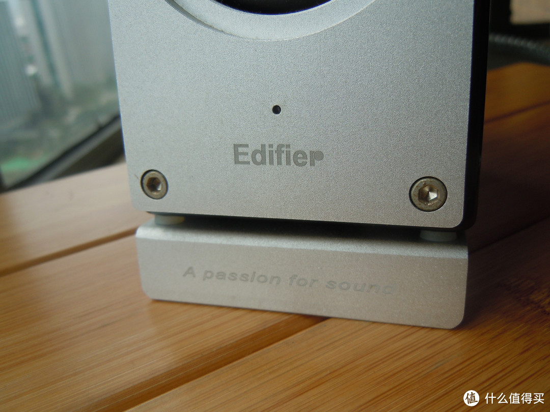 EDIFIER 漫步者 m2 Plus 便携式音箱 & 创新 SB Audigy2 ZS 声卡