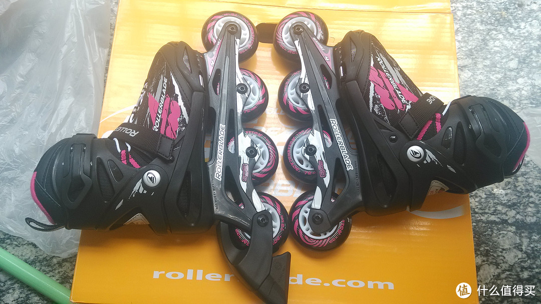 轮滑少年：Rollerblade 罗勒布雷德 儿童头盔 RB EAGLE G HELMET & 直排儿童轮滑鞋 ALPHA