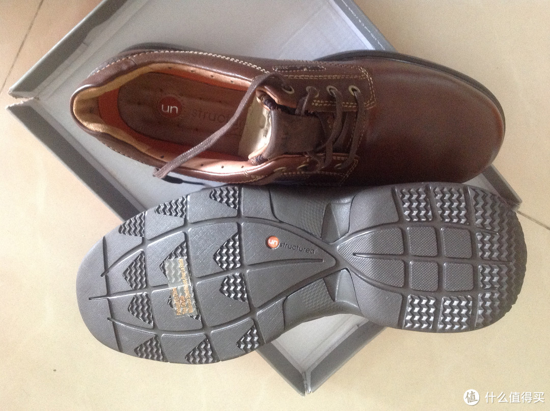 送给老爸老妈的中秋礼物:Brooks 布鲁克斯 TRANCE 12 女款稳定系跑鞋 & Clarks 其乐 Un.Centre 男士休闲鞋