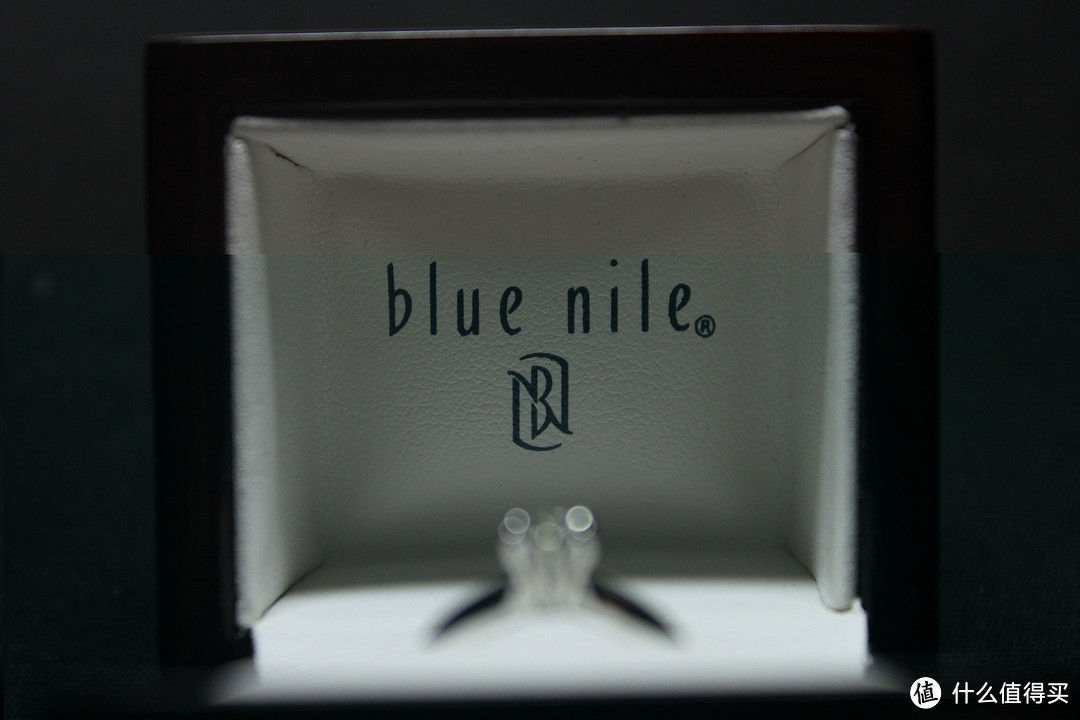 它寄托了小小幸福和小小梦想：Blue Nile 钻戒，助（祝）我求婚成功！