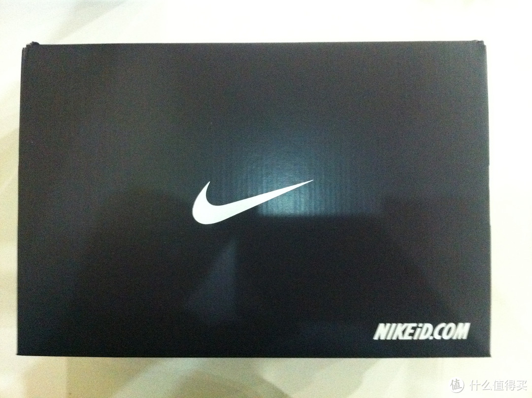 内包装盒，NIKEiD很醒目