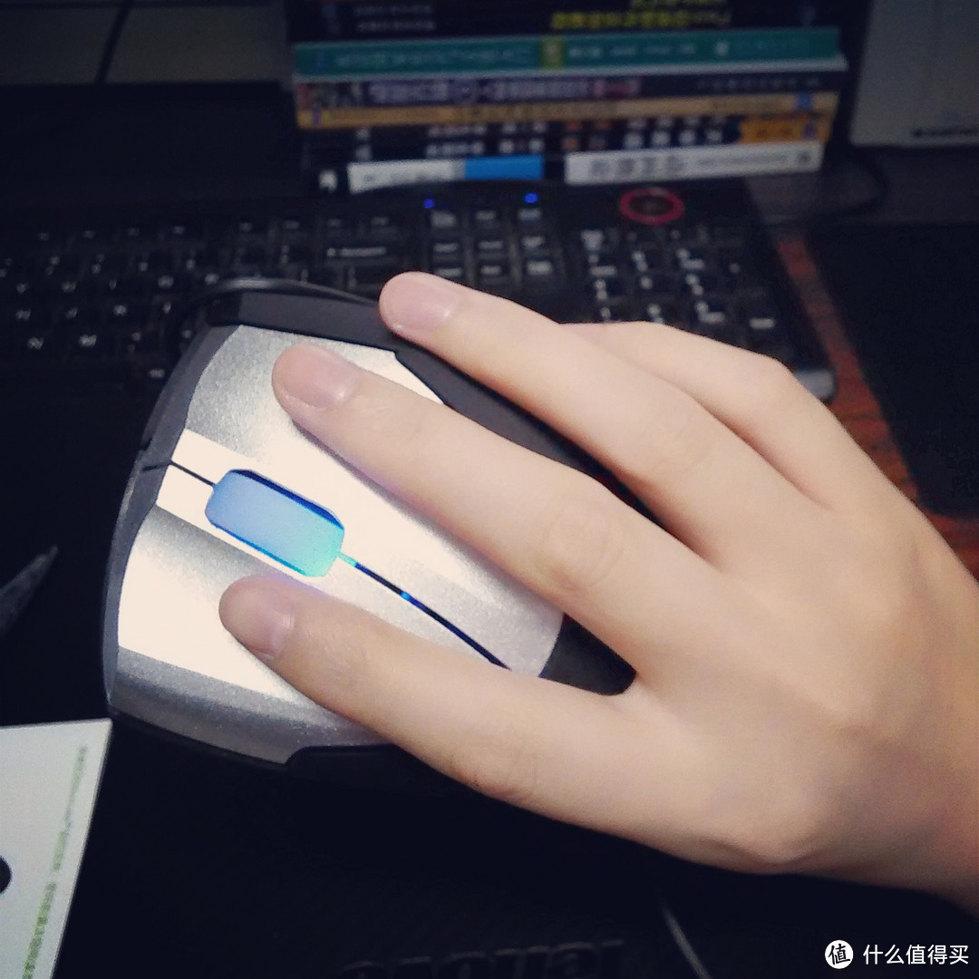 傻大黑粗的小可爱：minicute 米乔 EZmouse2 人体工学 右手有线光电鼠标 开箱体验