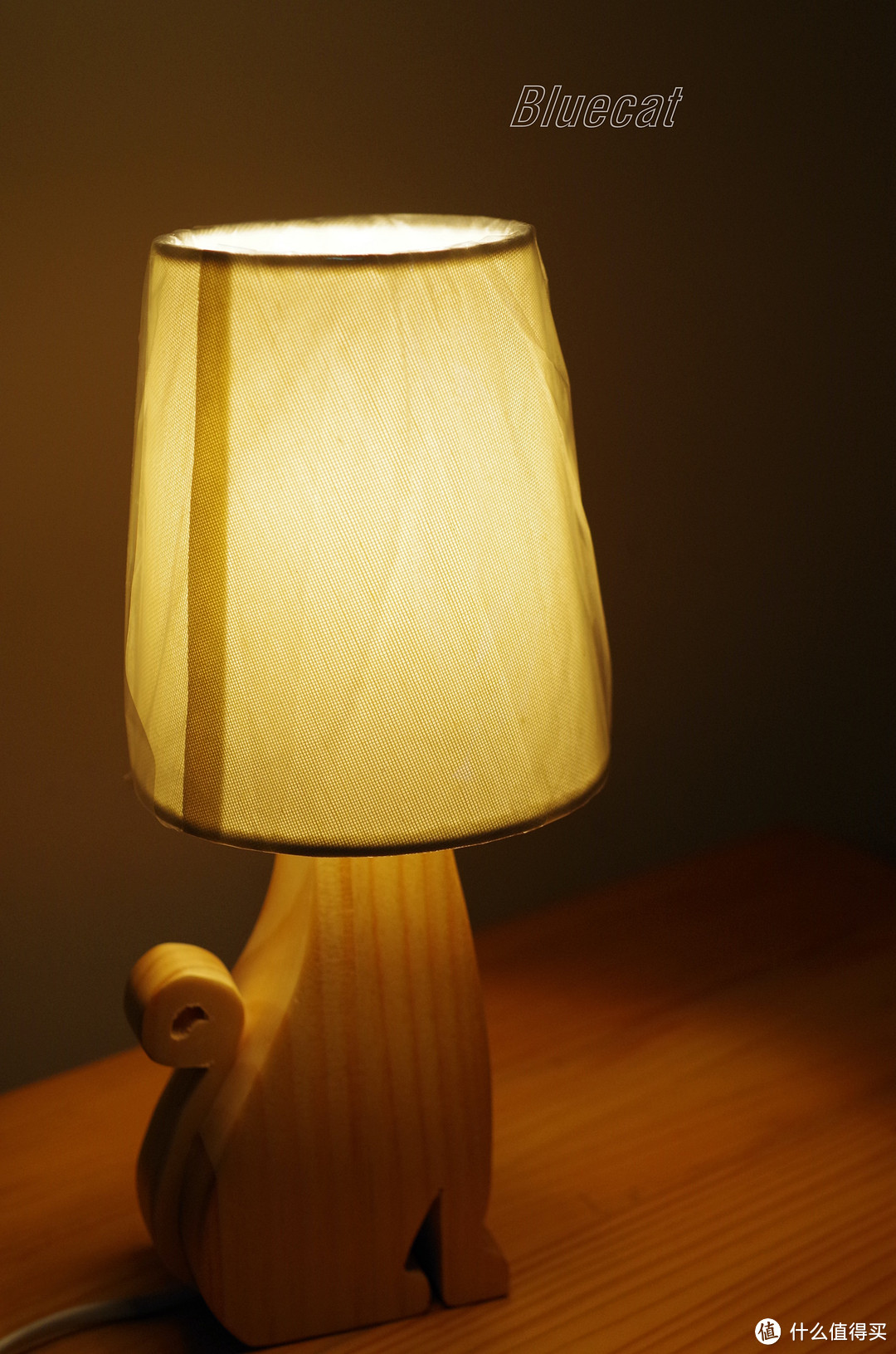 一盏台灯两种色调wifi无线可控led灯泡木质宠物台灯