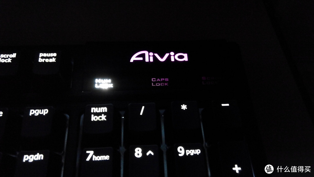 “锇”狼传说 GIGABYTE 技嘉 Aivia Osmium 茶轴白色背光机械键盘