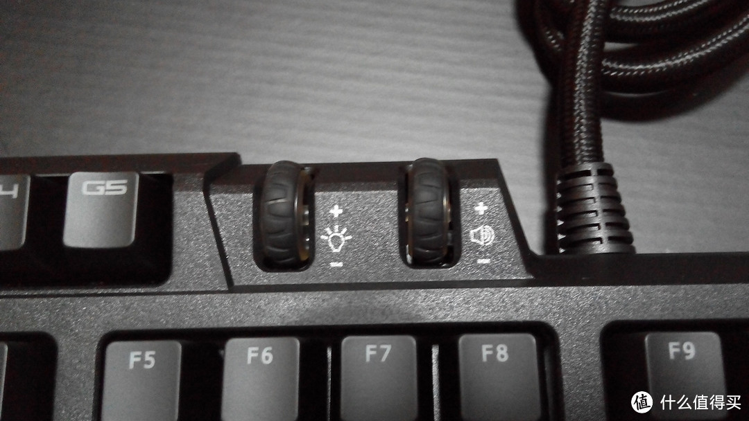 “锇”狼传说 GIGABYTE 技嘉 Aivia Osmium 茶轴白色背光机械键盘