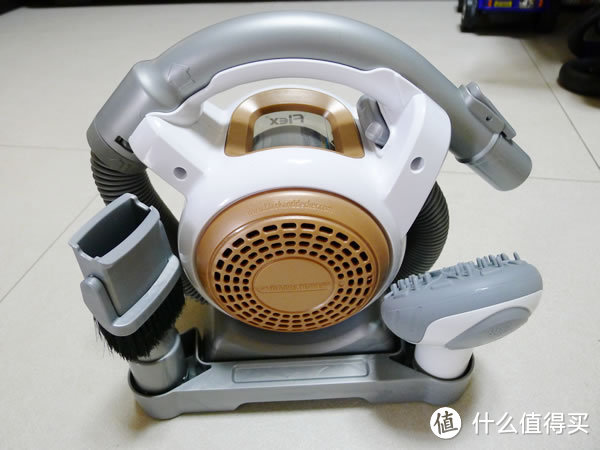 无线更轻松：Black Decker 百得 FHV1200 蜗牛式紧凑型无绳吸尘器 VS 三洋/小狗吸尘器