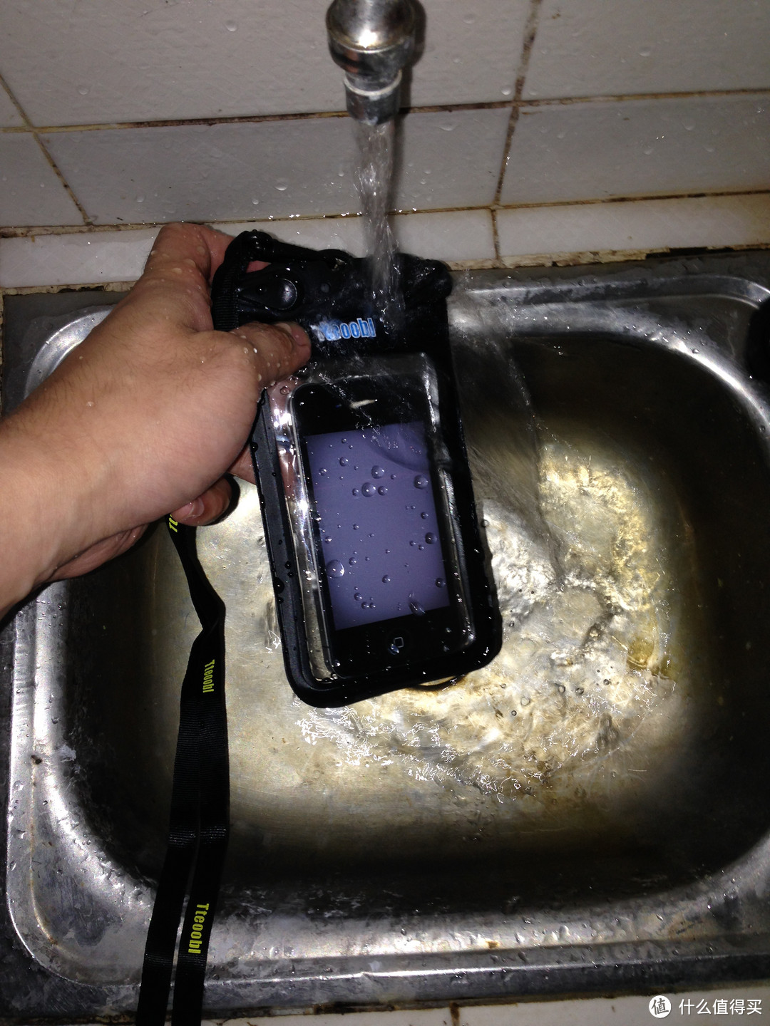 小装备有大用处：涉水必备手机防水袋