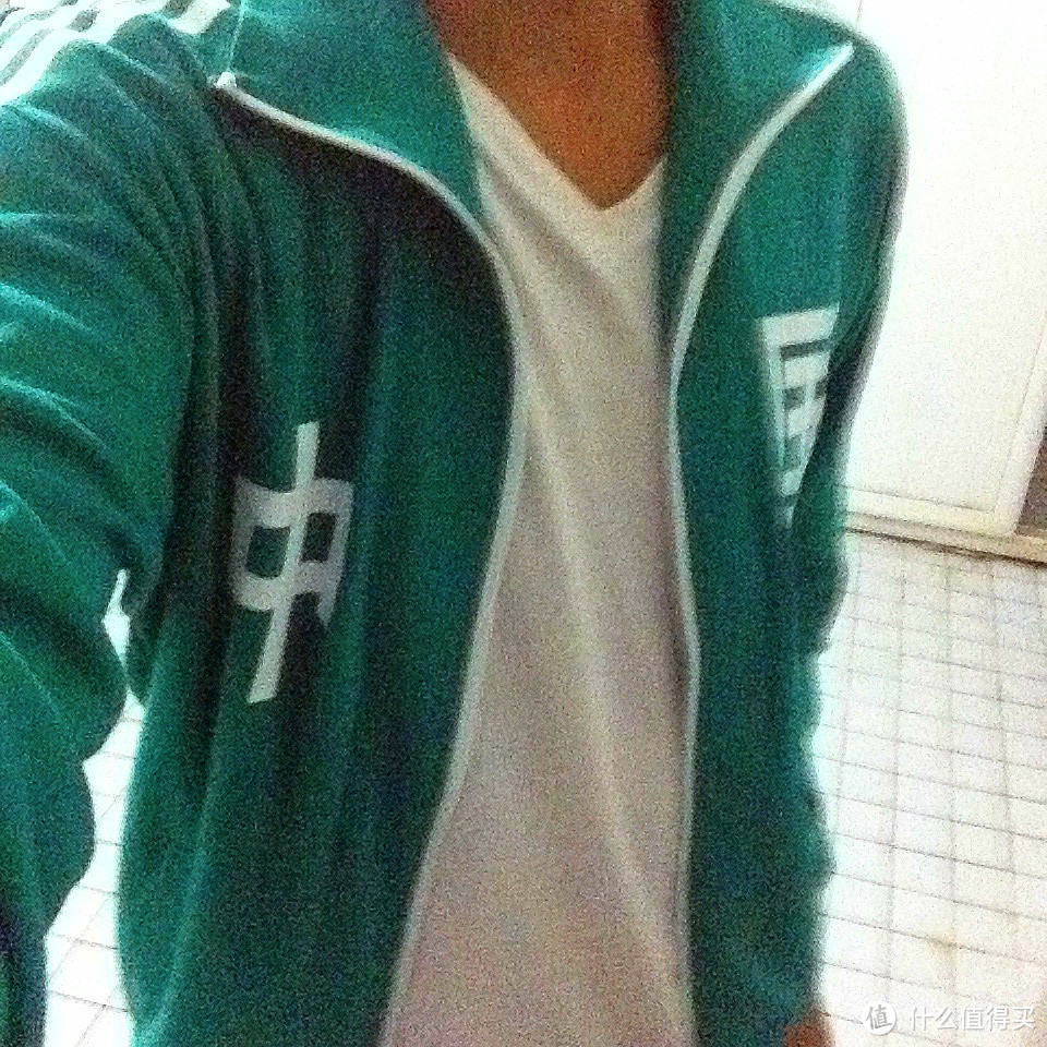 朝气与80年代的回忆的碰撞:梅花 运动服套装