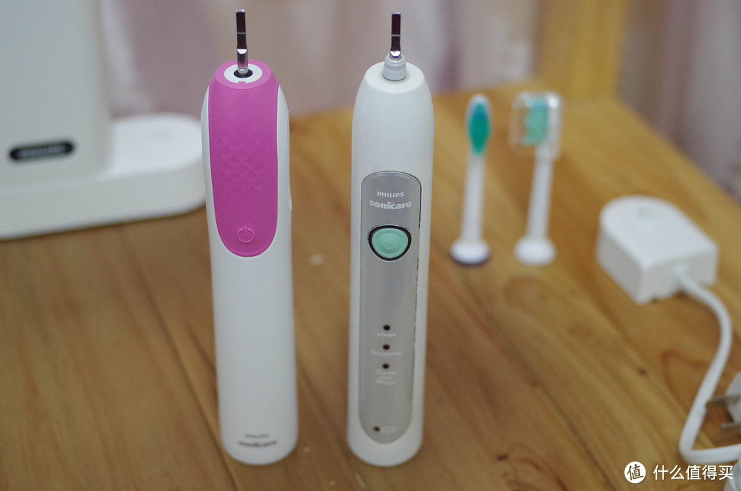 粉嫩嫩的 PHILIPS 飞利浦 HX3130/00 Sonicare 声波震动牙刷