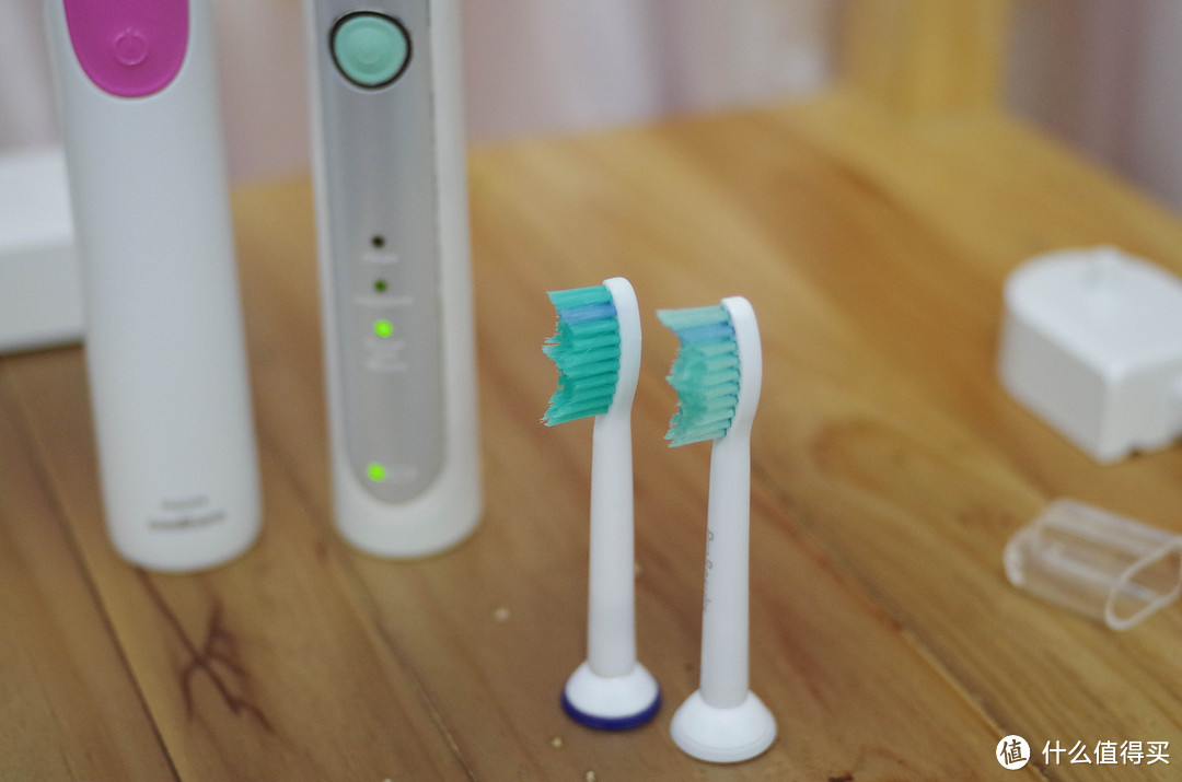 粉嫩嫩的 PHILIPS 飞利浦 HX3130/00 Sonicare 声波震动牙刷