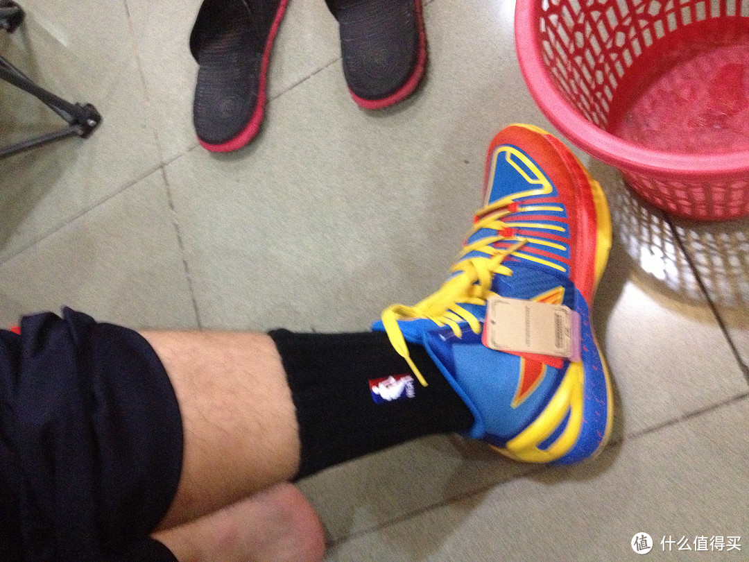 晒一双还未上市的 Li Ning 李宁“闪击”CBA篮球鞋