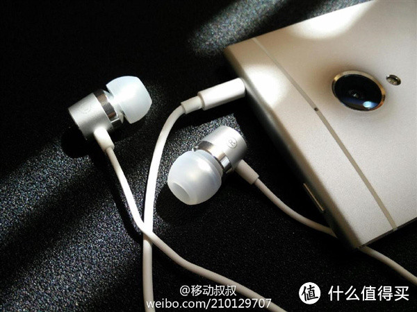 叫我“银耳”：一加发布新品耳机 售价99元 26日开售