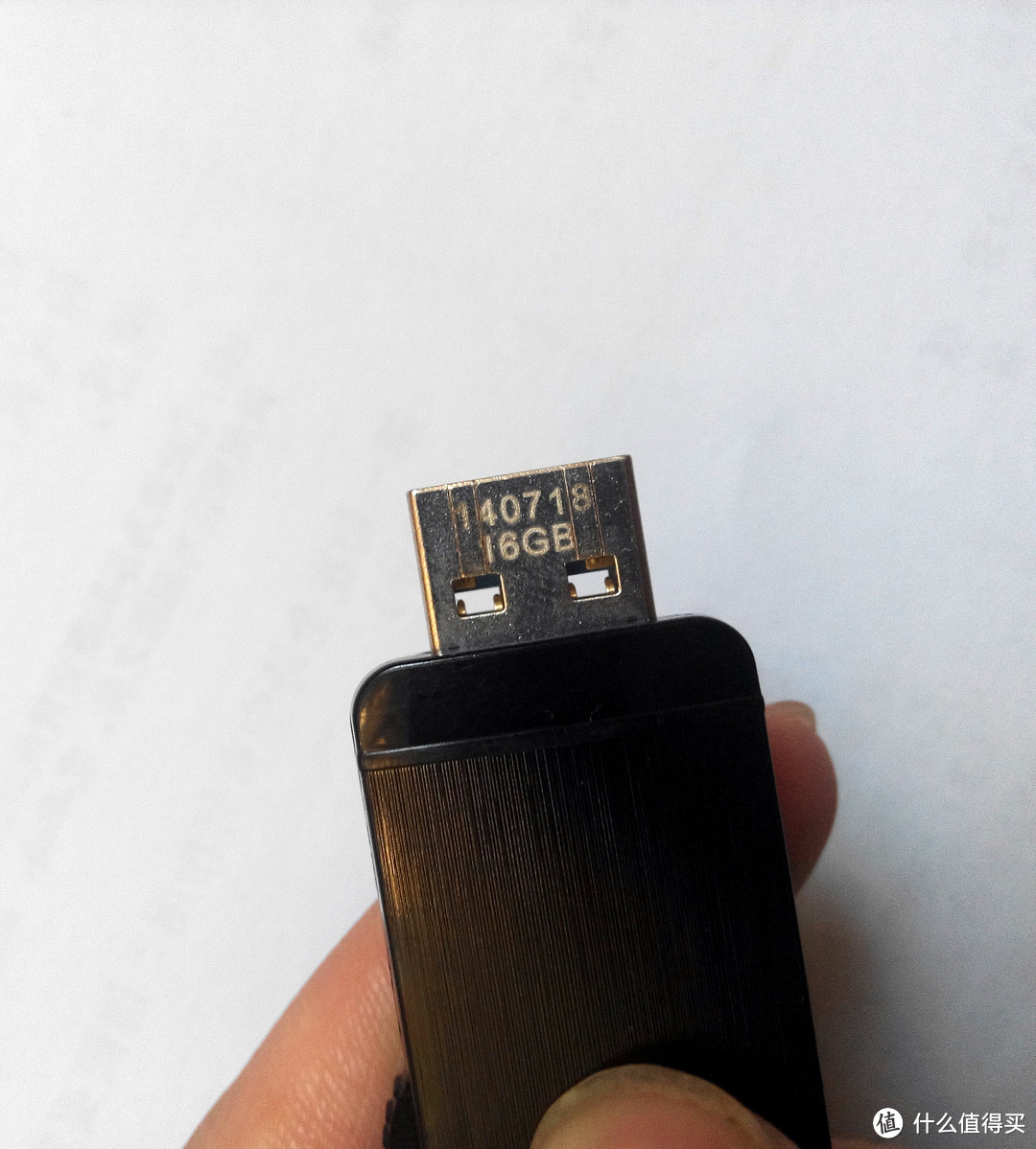 做人不能像U盘一样随便：AData 威刚 UV128 16GB U盘 & Maxell 麦克赛尔 双龙系列 16GB