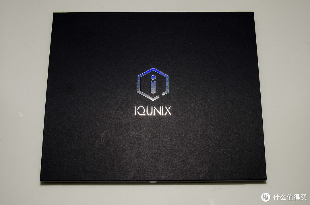 光滑的触感：iQunix 铝合金鼠标垫