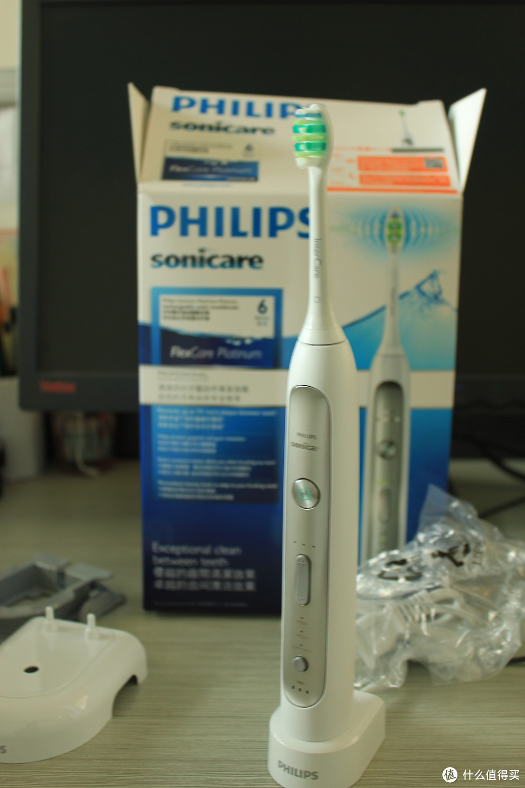 保护牙齿，做个完美吃货：PHILIPS 飞利浦 HX9182 电动牙刷