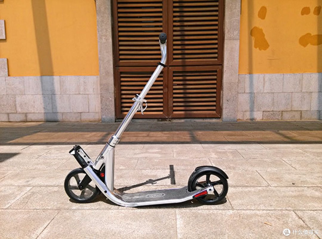 快似一阵风 累成一条狗:迪卡侬 oxelo town7 ef 成人代步 折叠滑板车_