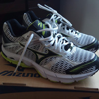 阿拉要跑步:入手 Mizuno 美津浓 Wave Alchemy 12 控制型男款跑路鞋