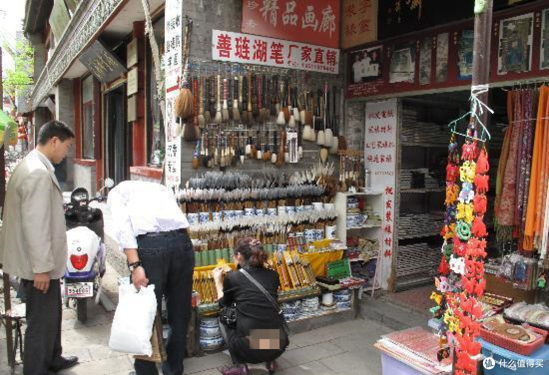 原谅我只在网上找到了这张比较称心如意的小门脸照片……