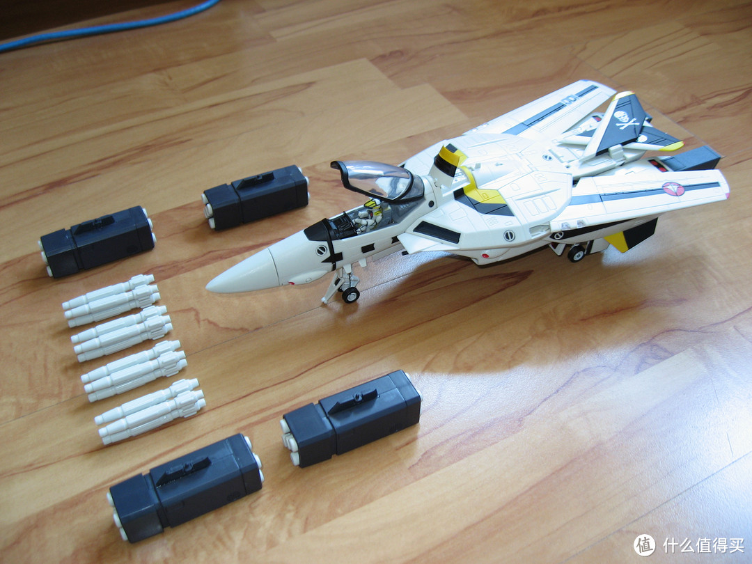 Macross 太空堡垒 YAMATO 1/48 VF-1S 骷髅战机及重装甲状态模型