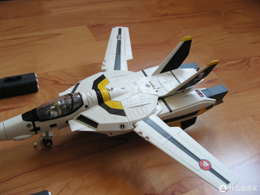 Macross 太空堡垒 YAMATO 1/48 VF-1S 骷髅战机及重装甲状态模型