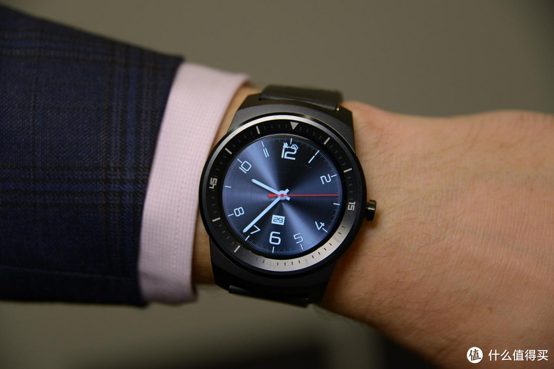 完美圆形屏：LG G Watch R智能手表10月14日韩国开售