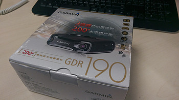 佳明 GDR190 超广角200度 行车记录仪外观展示(logo|屏幕|底座|连接线)