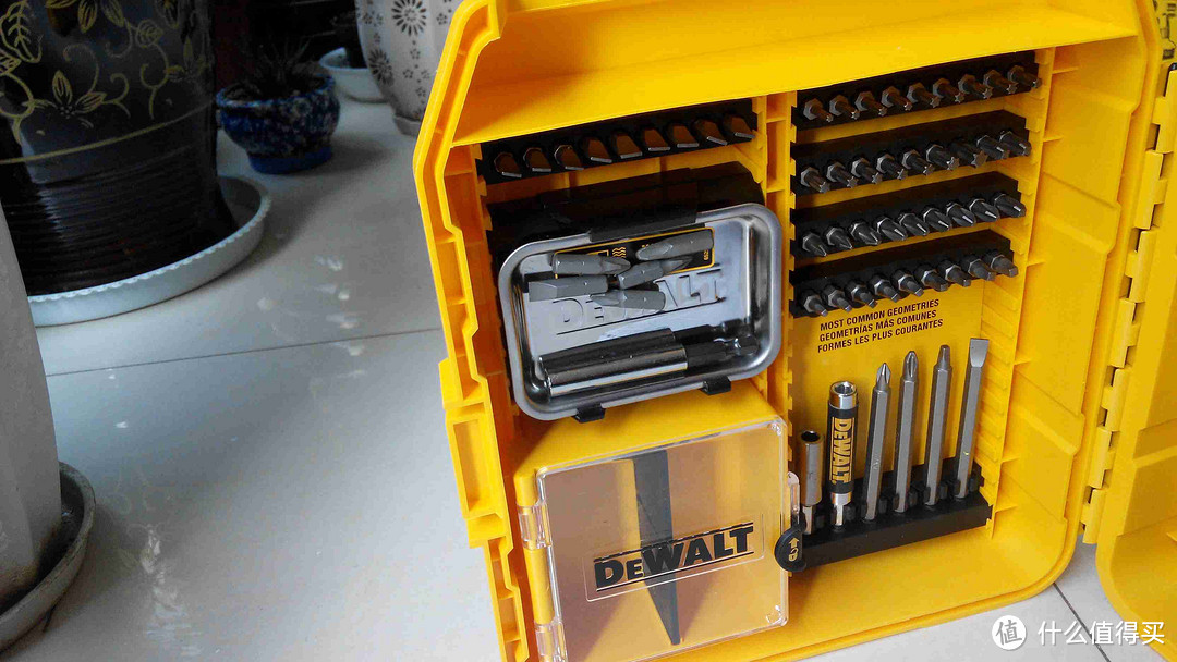 DEWALT 得伟 DW2587 80-Piece 高端电钻工具箱