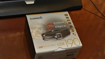 佳明 GDR190 行车记录仪外观展示(显示器|logo|麦克风|卡口)