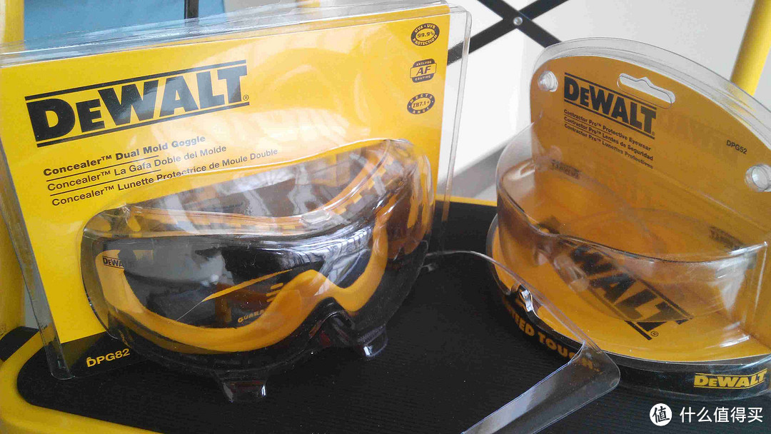 DEWALT  得伟 DPG52-9C 轻型护目镜、DPG82-11C 通风防雾双模多功能封闭安全护目镜