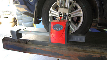 orange 橙的 P409S 无线胎压监测系统 及米其林 浩悦轮胎更换作业