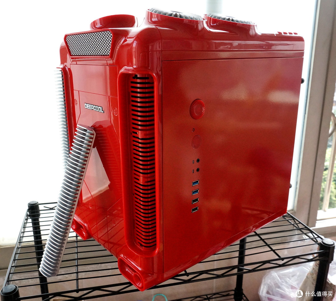 一座“城堡”的艺术之旅:DEEPCOOL 九州风神 蒸汽城堡变身“光污染”城堡